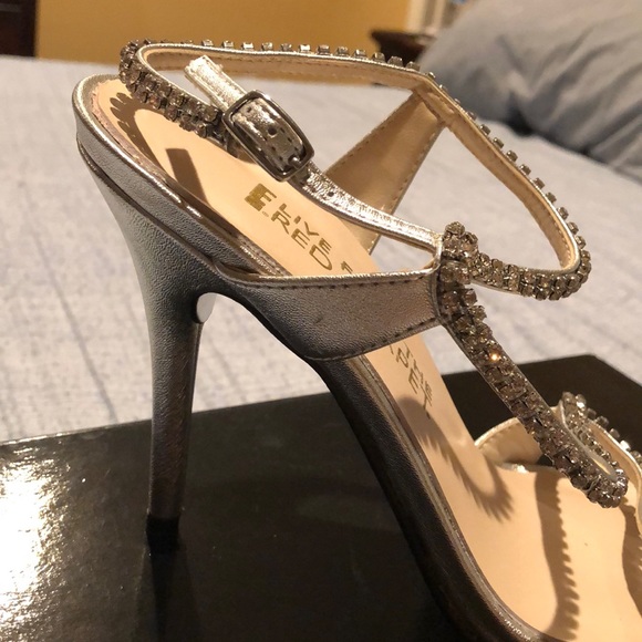 NIB Silver Dress High Heeled Sandals - Picture 6 of 8